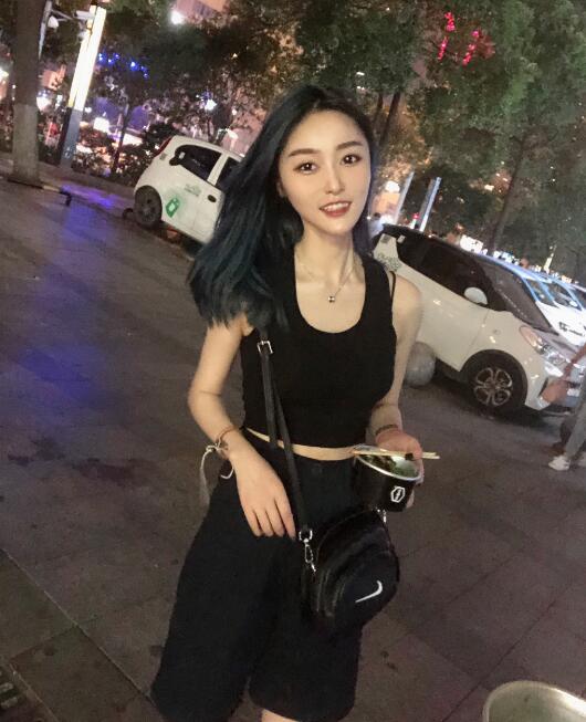 抖音胡66爱唱歌个人资料简介 胡66真实姓名微博直播间照片写真