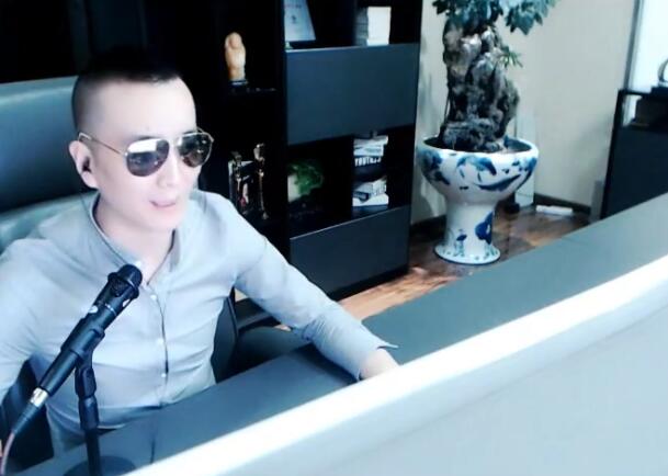 七夜万振涛讲述在YY没赚到钱 真正能让自己心痛的是线下产业