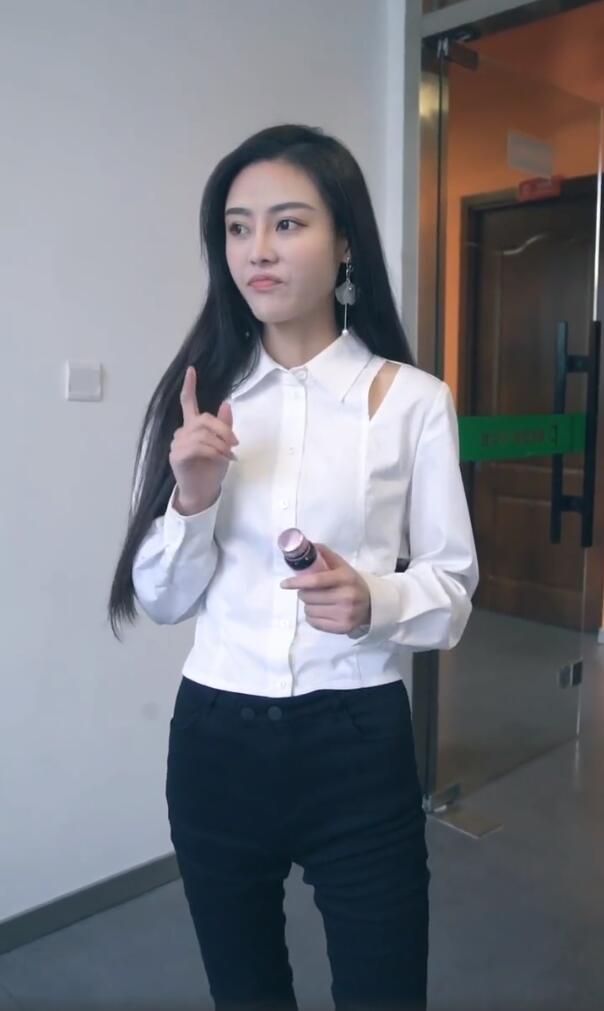 抖音90后老板娘胡桃佳子LJ个人资料简介 胡桃佳子图片写真微博