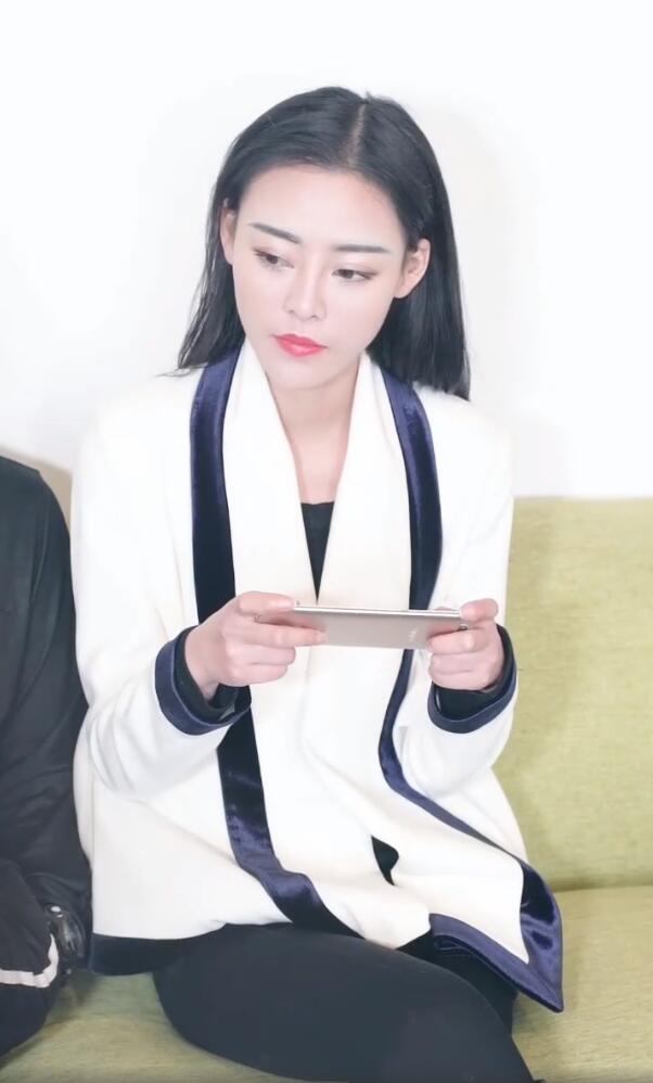 抖音90后老板娘胡桃佳子LJ个人资料简介 胡桃佳子图片写真微博