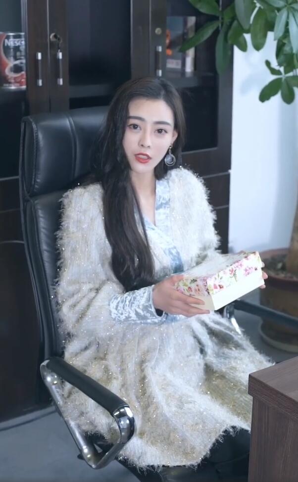 抖音90后老板娘胡桃佳子LJ个人资料简介 胡桃佳子图片写真微博