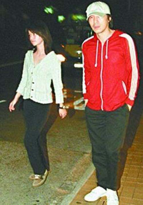 周星驰的老婆是于文凤吗 13年感情为何烟消云散