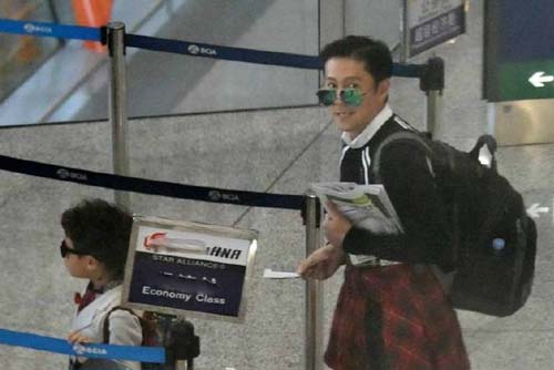 蔡国庆蔡轩正什么关系是亲生的吗 蔡轩正妈妈是谁
