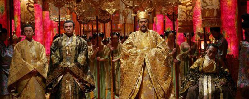 满城尽带黄金甲讲的是什么意思
