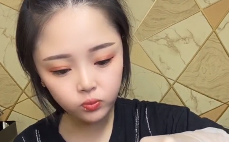 快手小鱼个人资料简介 小鱼直播间