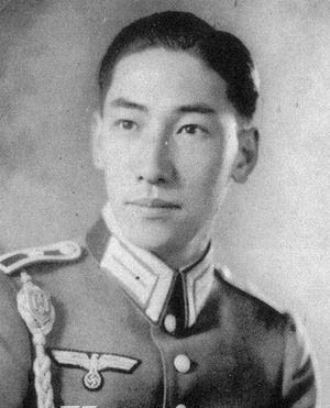 蒋纬国戴季陶 什么关系 蒋纬国的亲生父母究竟是谁