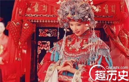 女子出嫁凤冠霞帔的由来 古代凤冠霞帔的寓意