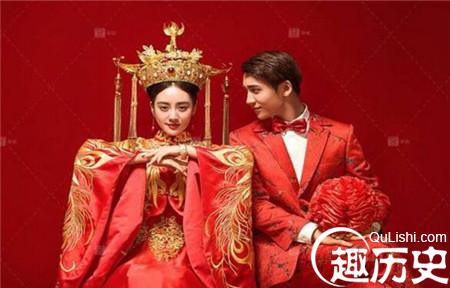 女子出嫁凤冠霞帔的由来 古代凤冠霞帔的寓意