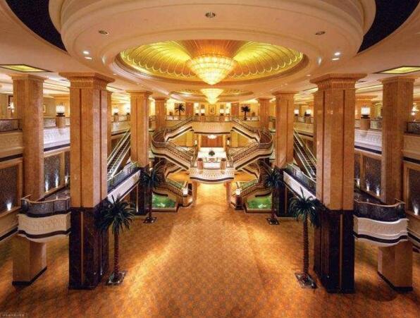 全球八星级酒店有几个 花费40吨黄金面积24.3万平方米