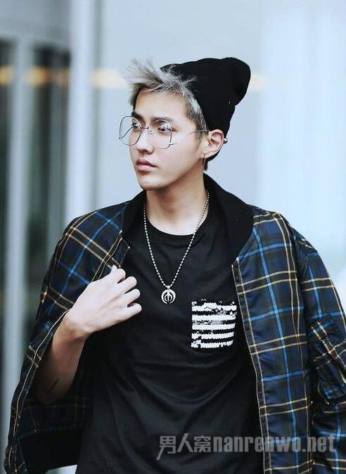 戴眼镜男生发型 凭什么你不能像吴亦凡那么帅
