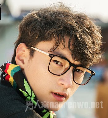戴眼镜男生发型 凭什么你不能像吴亦凡那么帅
