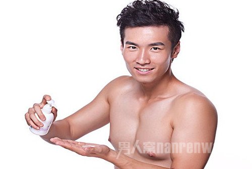 油性皮肤男士使用面膜中需注意什么 如何控油？