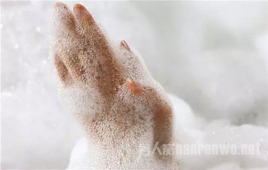 男人已经不光光护脸啦 还有他们那强壮的身子