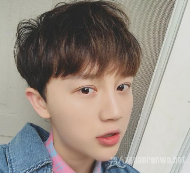 男士发型之发质比较硬的男生适合剪的时尚刘海发型