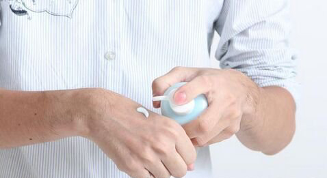 男士护肤需知 保养乳液的涂抹也需讲究方法