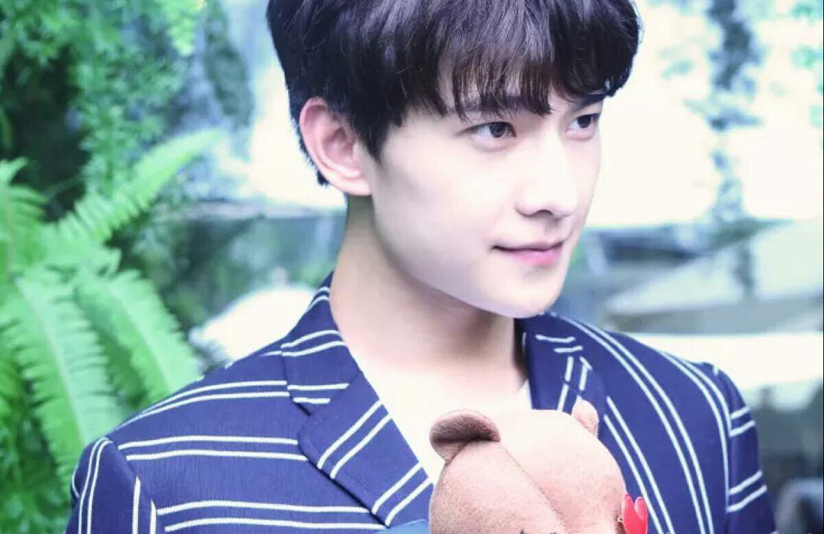 男明星的时尚街拍 带你感受一下服装的流行趋势