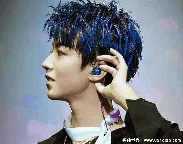 歌手戴的耳返有什么作用 根据舞台大小耳返作用不一样