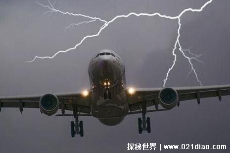 飞机高空中解体人会怎么样 因氧气稀缺导致昏厥等