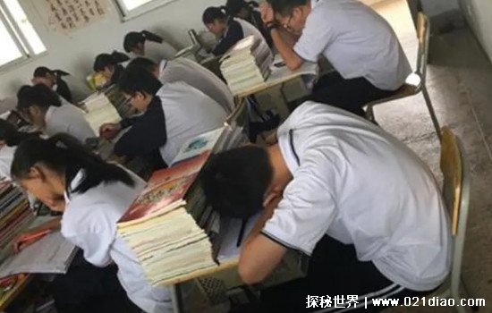 上课睡觉犯法吗 老师占体育课犯法吗