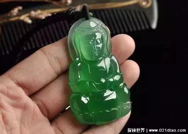 不适合戴翡翠的人有哪些 从事体力劳动不易戴易碎