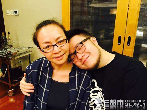 英达公开向巴图表达内疚并表示将遗产留给巴图,但为何巴图仍然不愿认英达?
