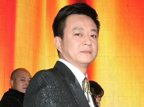 朱军退出主持后的工作动向与强大背景揭秘