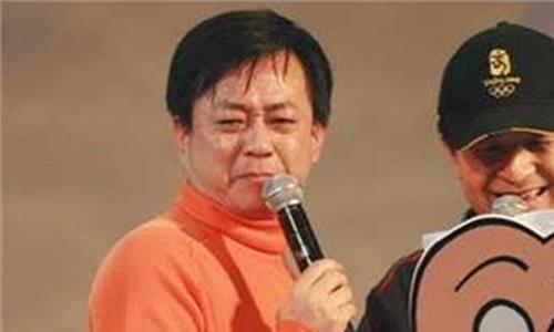 朱军退出主持后的工作动向与强大背景揭秘