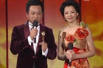 朱军退出主持后的工作动向与强大背景揭秘