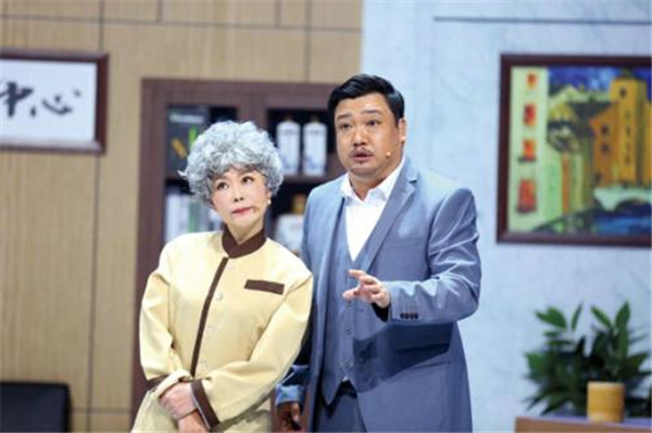 任梓慧与贾冰的关系：他们是夫妻吗？如何相识？