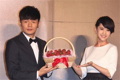 李荣浩向杨丞琳成功求婚,盘点其绯闻女友,竟有意外人物?