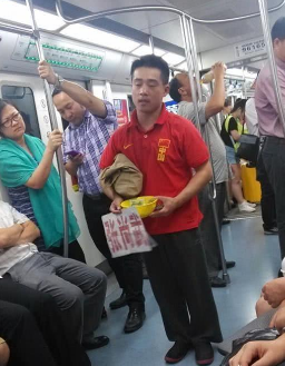 张尚武为何沦落至地铁乞讨?目前生活状况如何?