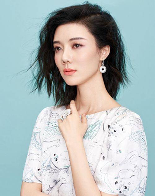 车晓现任丈夫身份及照片曝光,离婚后生活如何?