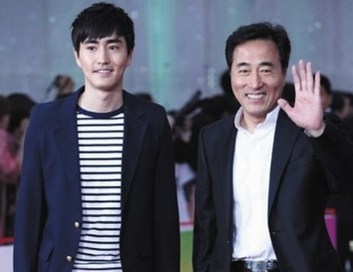 杨立新离婚原因与新妻子揭秘,谣言从何而来?