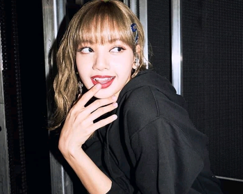 Lisa走红的背后:强制卸妆照片引发热议