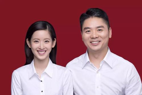 章泽天父亲家境资产首度曝光,与刘强东年龄差距成焦点