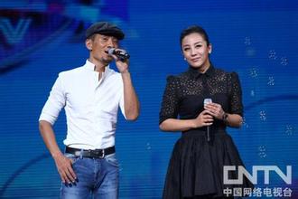 网传歌手阿宝在京病逝为谣言,其妻张冬玲背景照曝光引发关注