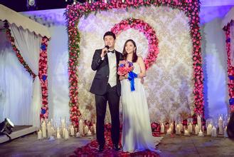 黄小蕾老公刘磊背景曝光，网友热议黄小蕾整容前后变化及私人生活 rumors