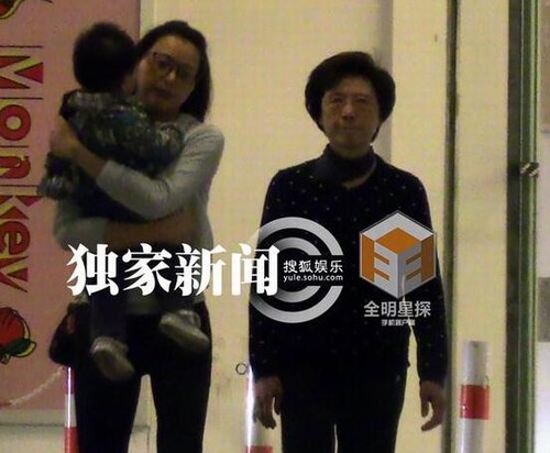 董卿承认已当妈，老公孩子照片曝光：赴美生子真相揭秘