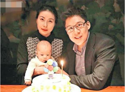 郭晶晶三胎产女传闻属实?十亿奖励背后及三胎出生时间揭秘