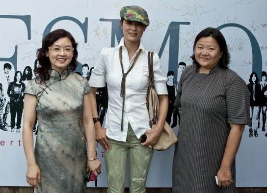 揭秘:洪晃的三段婚姻,与谁育有女儿?