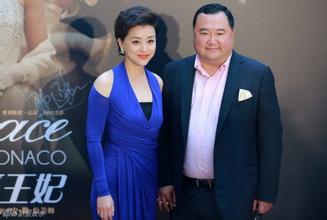 杨澜和吴征儿子照片曝光，其第一任丈夫是谁引发关注