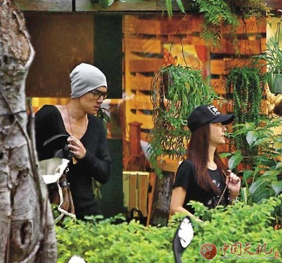林心如与杨一展假戏真做甜蜜牵手,热辣互动引关注