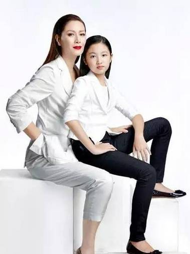 60岁任达华11岁女儿近照罕见曝光,揭秘与豪门妻子情史