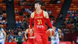 王哲林成公司老板，CBA年收入曝光，竟曾是跑男黑衣人！