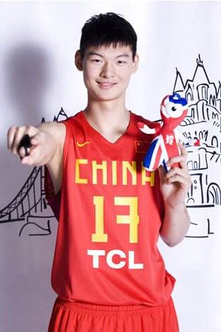 王哲林成公司老板，CBA年收入曝光，竟曾是跑男黑衣人！