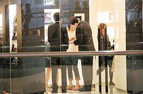 揭秘许晋亨为何娶李嘉欣:李嘉欣情史与豪门婚姻的背后故事