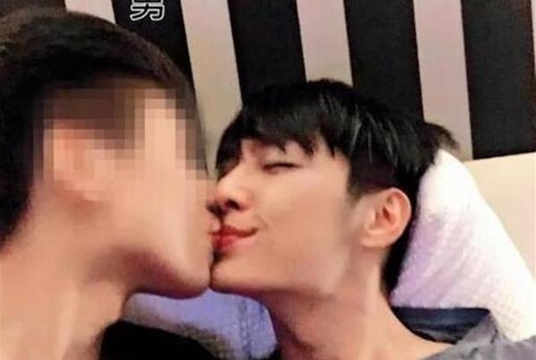 炎亚纶出柜是哪年 多张照片为证真的吗