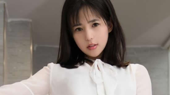 艾栗栗个人资料 性感宅男女神时尚界的宠儿