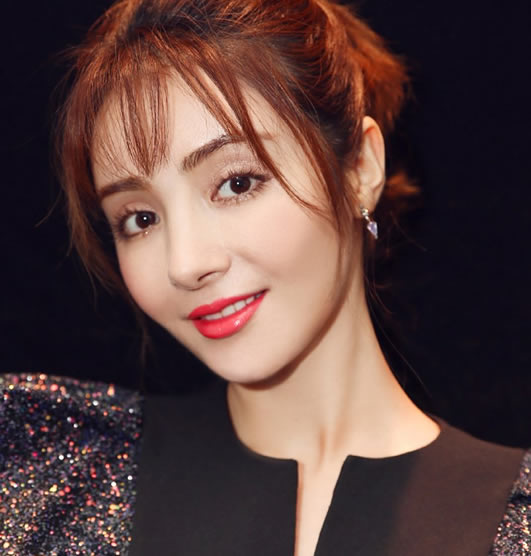 麦迪娜个人资料简介 漂亮可爱的新疆妹子
