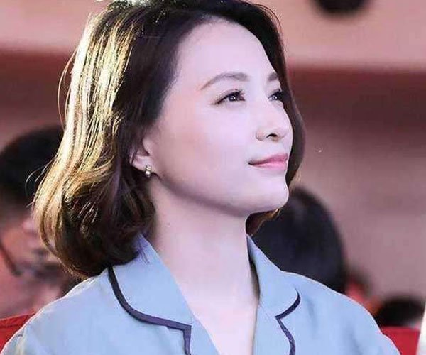 董卿国籍是哪国人 早就加入美国国籍了？